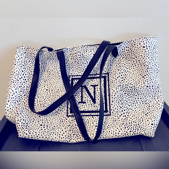 Thirty-One Signture Tote White with Black Spots/Dots - Picture 1 of 9